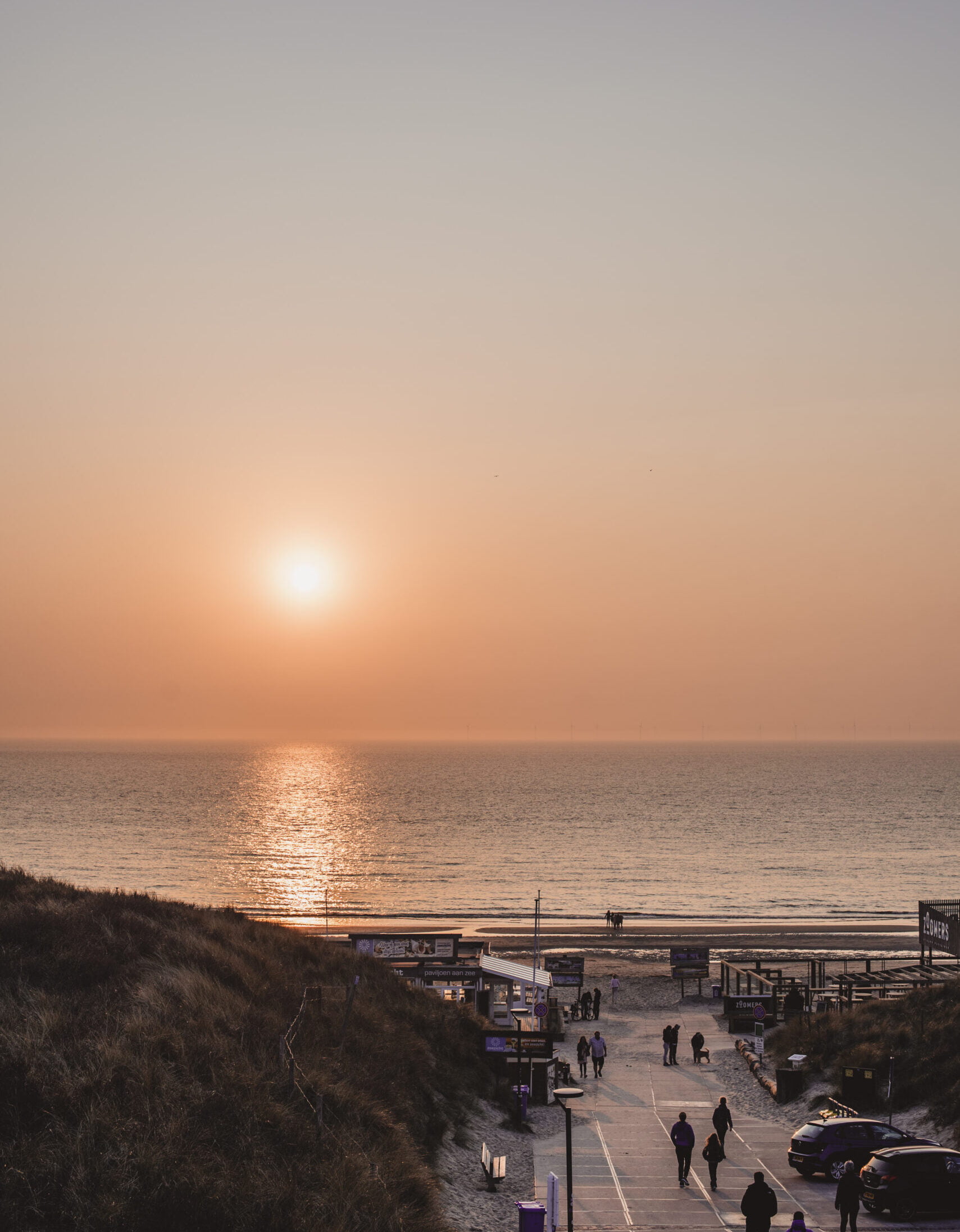 Zonsondergang op het strand van Castricum.